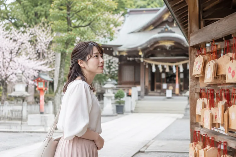 縁結び神社へひとりで行くならをイメージした写真